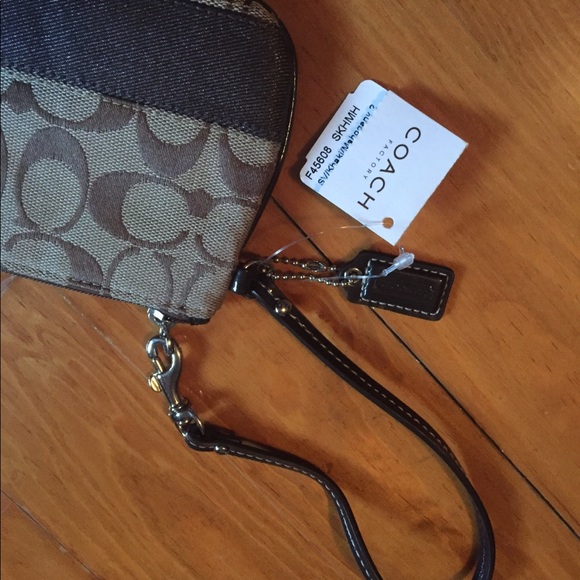 Coach wristlet - Picture 2 of 5